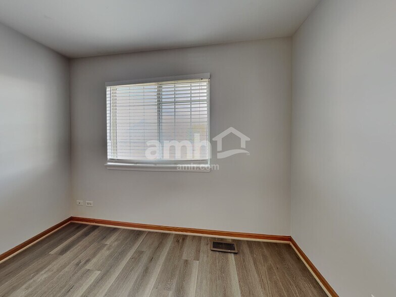 Building Photo - 1204 Stonecrop Ln