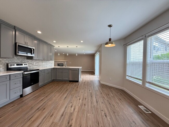 Building Photo - Move in Ready Luxury 4 Bedroom, 2.5 bath home for rent...