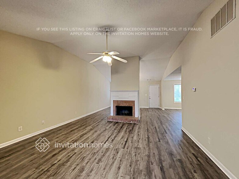 Building Photo - 270 Hunters Chase