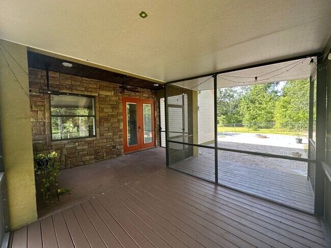Building Photo - ***Spacious Country Living with Modern Com...