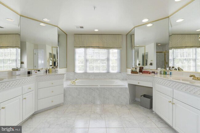 Building Photo - 4005 Mansion Dr NW