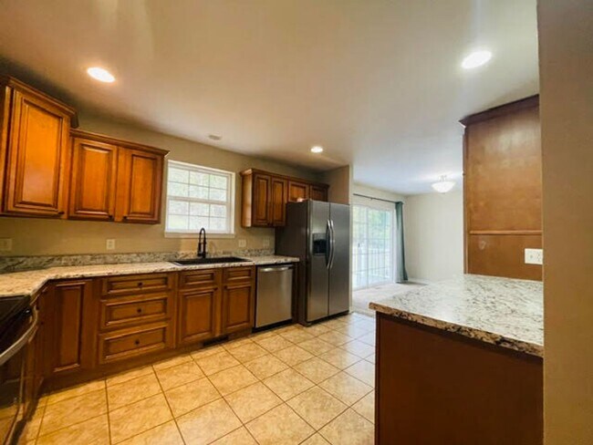 Building Photo - Gorgeous 3 Bedroom, 2 Bathroom Split Level Home in Waynesville