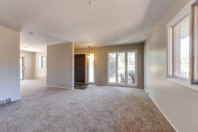 Building Photo - 4125 Apache Rd