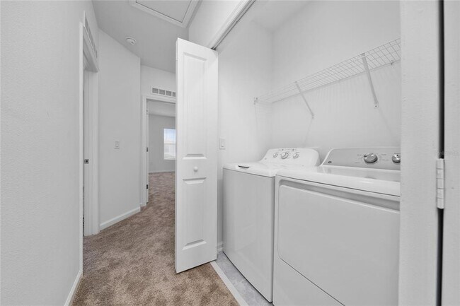 Building Photo - 2587 Skyline Lp