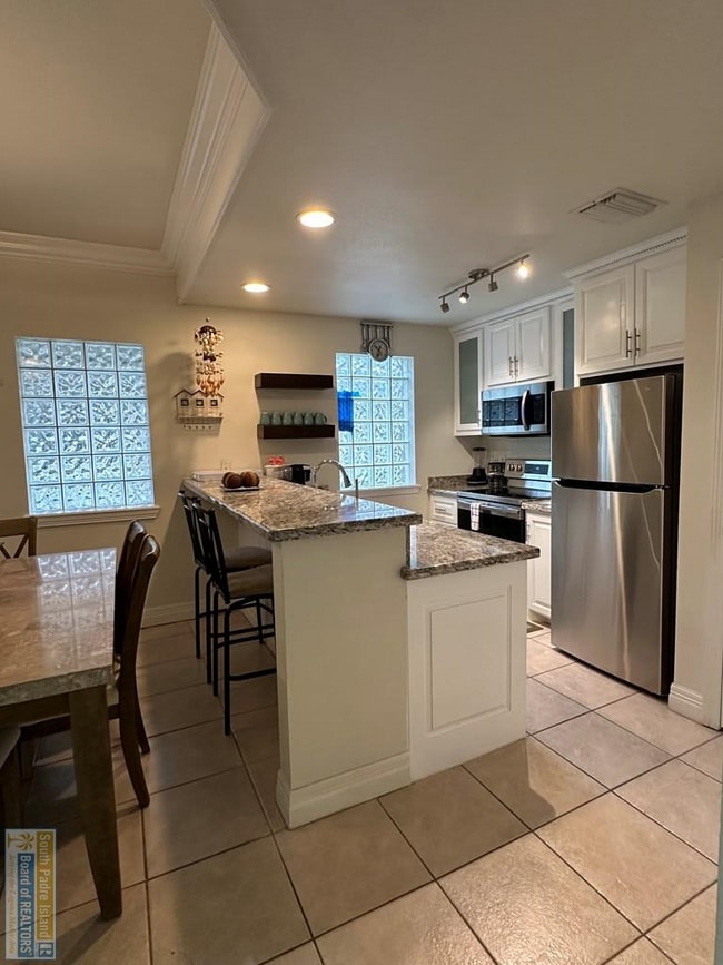 Building Photo - 111 E Polaris Dr