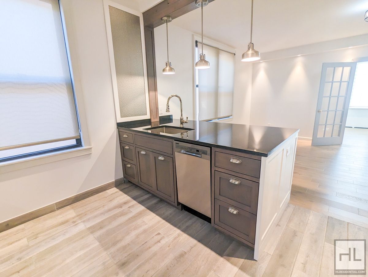 Building Photo - 62 STREET