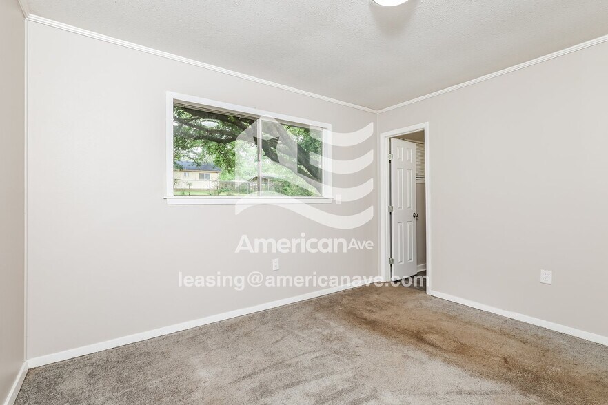 Building Photo - 471 Queen Theresa Ln