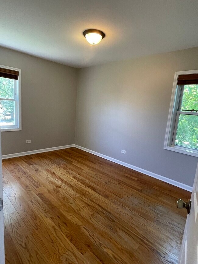 Building Photo - 7415 N Wolcott Ave