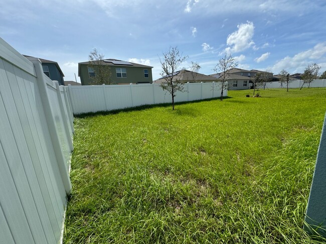 Building Photo - Stunning SFH in Haines City