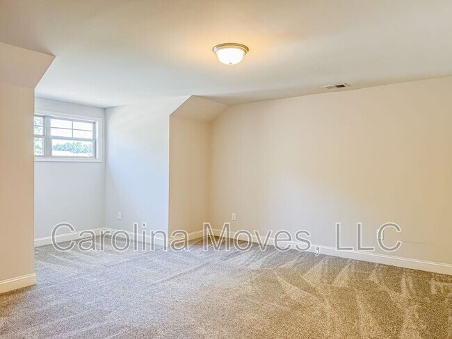 Building Photo - 5 Sweetspire Ln
