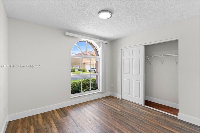 Building Photo - 14611 SW 156th Ave