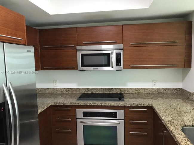 Building Photo - 2641 N Flamingo Rd