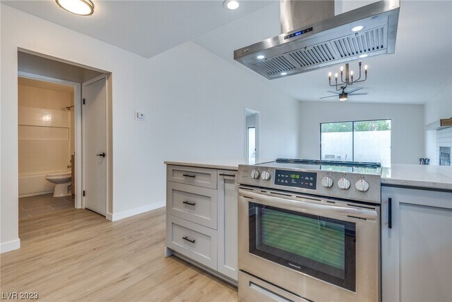 Building Photo - 8437 Lomack Ct