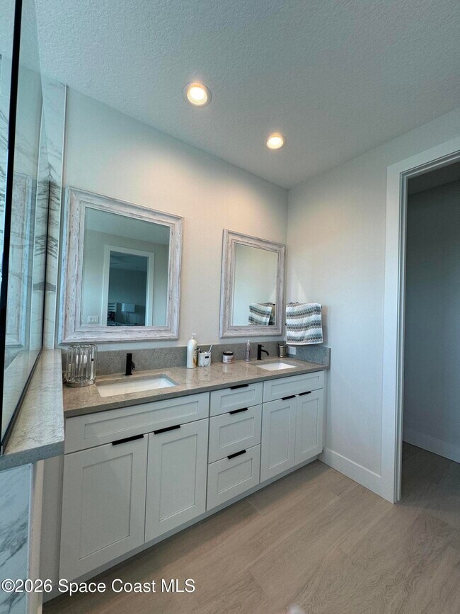 Building Photo - 223 6th Ave