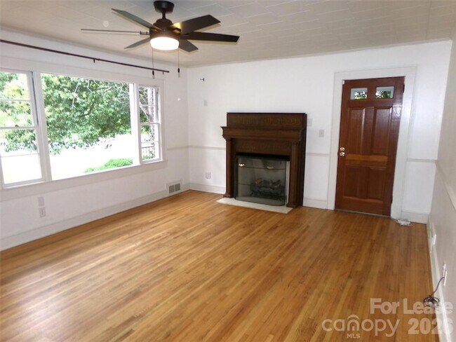 Building Photo - 1631 Maple Ave