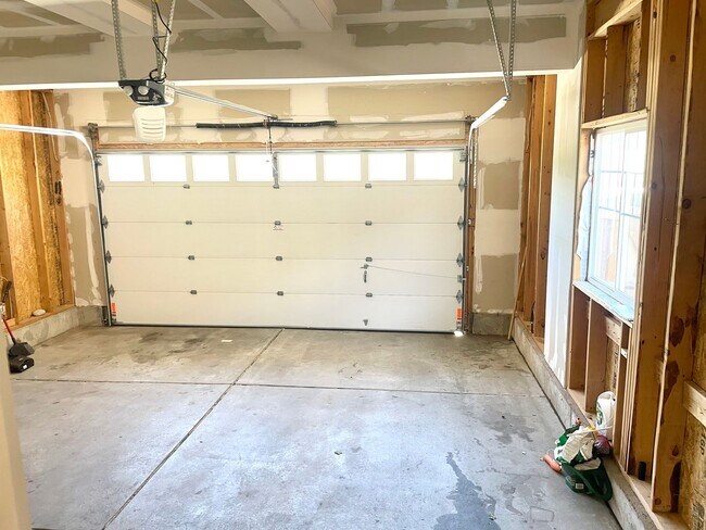 Building Photo - 25147 E Maple Ave