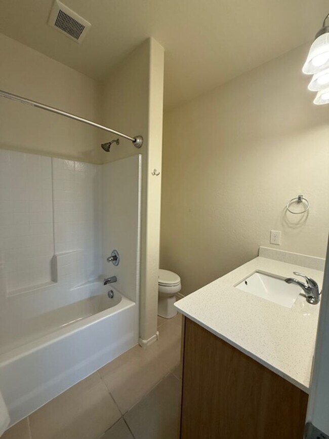 Building Photo - Price Reduced!! 3 bed 2 Bath in The Villas on Elm Contact Property Pros Property Management