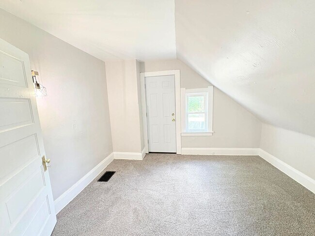 Building Photo - 2552 Foraker Ave
