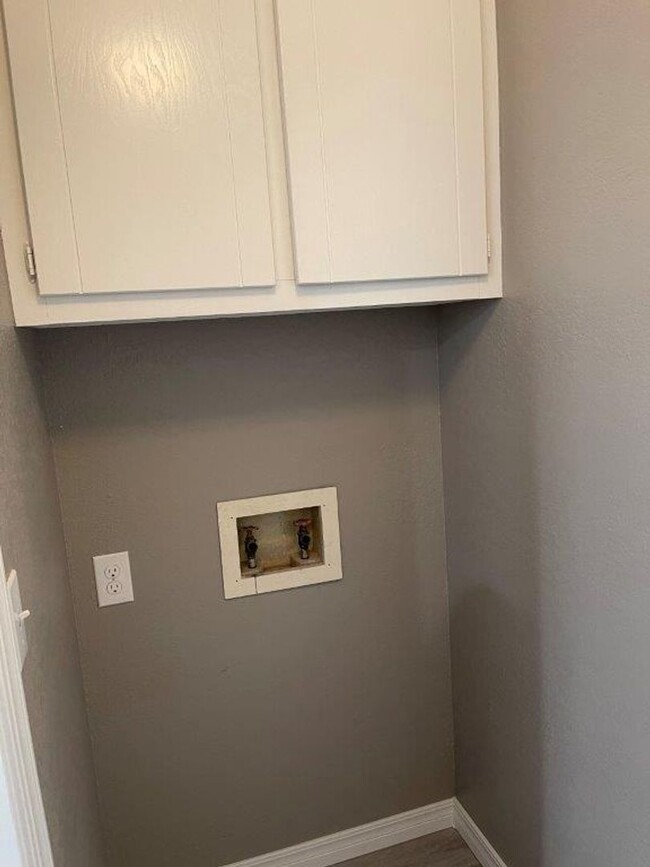 Building Photo - Pets OK! Moore Schools, 2 bed 2 full bath ...