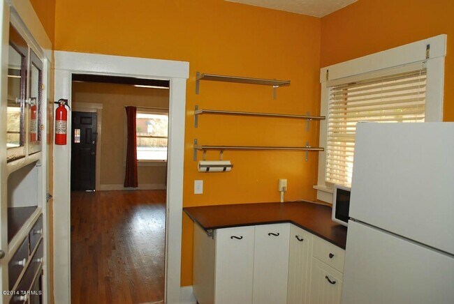 Building Photo - Spacious 3-Bedroom Home in Central Tucson