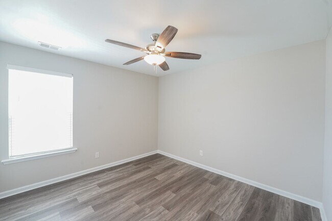 Building Photo - Coming Available!