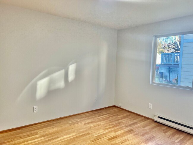 Building Photo - 3-Bedroom North Green Lake Townhouse-Style...