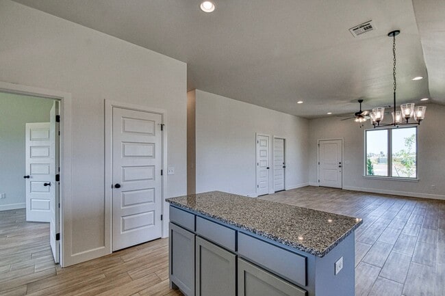 Building Photo - 3812 SE 80th St