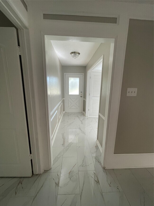 Building Photo - 8403 Windy Cove Ct