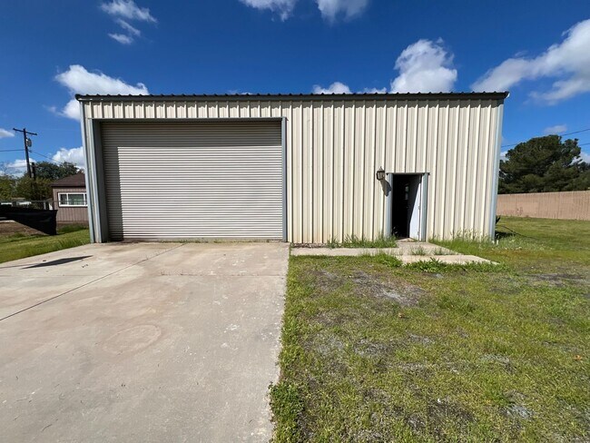 Building Photo - Now Available! In Madera Ranchos