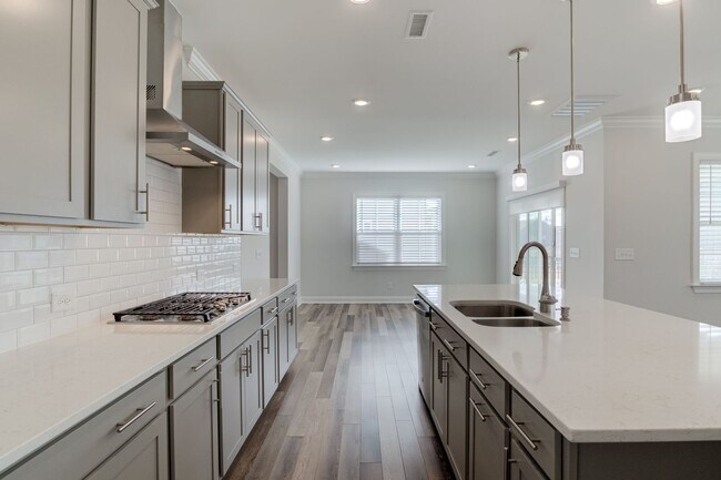 Building Photo - Light & Bright 4BR 3BA house in Tryon, Wak...