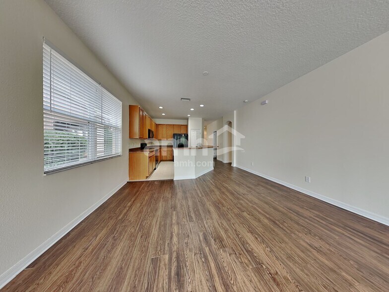 Building Photo - 11160 Creek Haven Dr