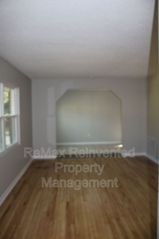 Building Photo - 3332 Hillis Rd