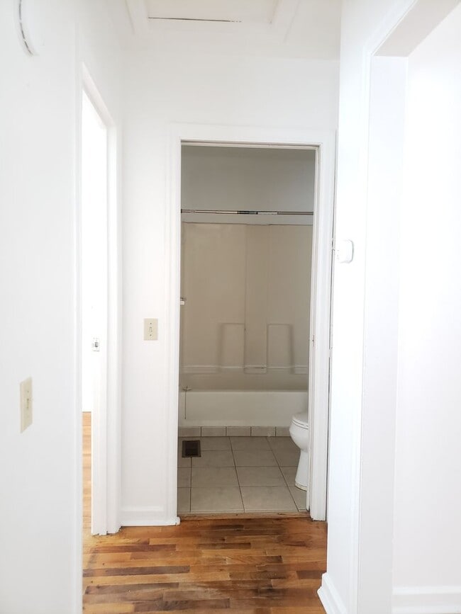 Building Photo - Pet Friendly 2 Bedroom Home Available Soon!