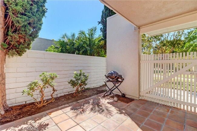 Building Photo - 2156 Via Mariposa E
