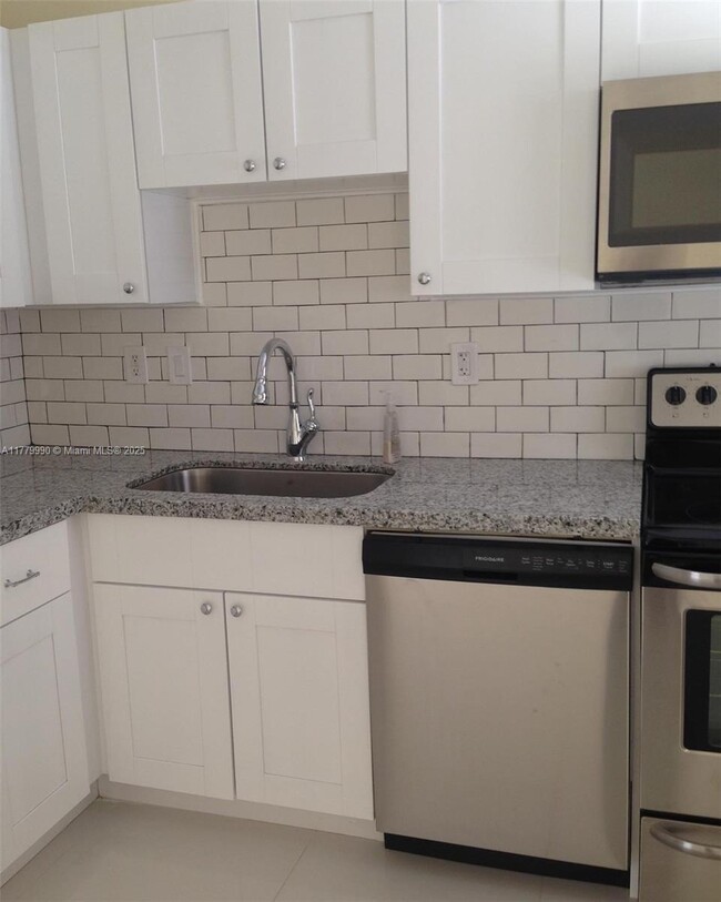 Building Photo - 6510 SW 63rd Ct