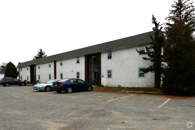 Building Photo - Bristol Courtyard Apartments