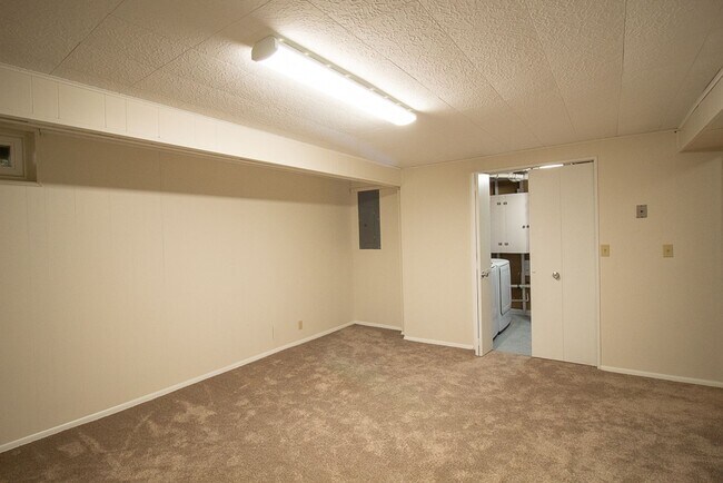 Building Photo - Beautiful 4 Bedroom House | 126th & Center