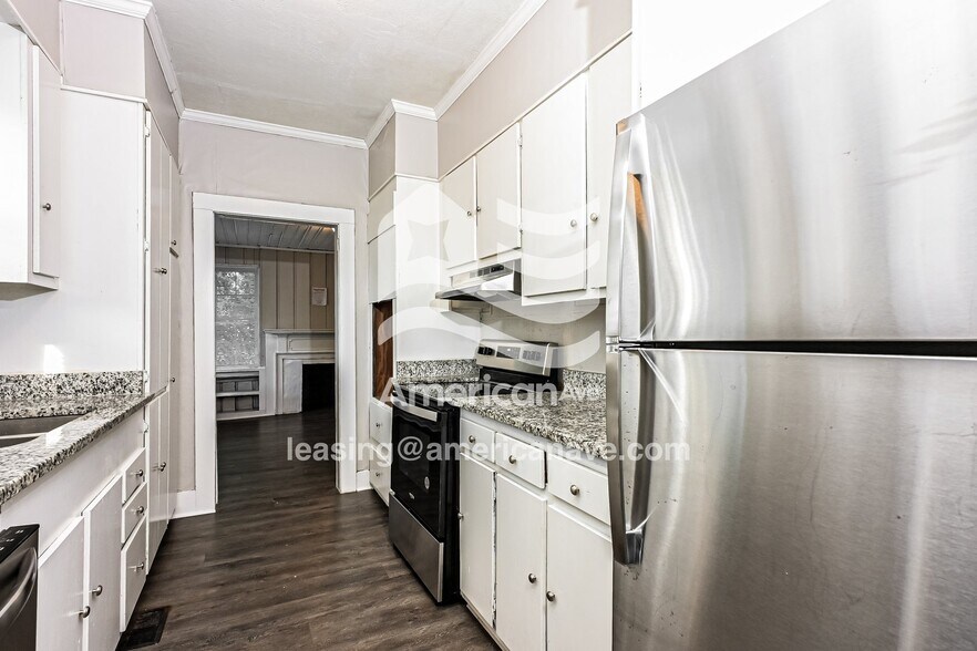 Building Photo - 916 Glenridge Dr