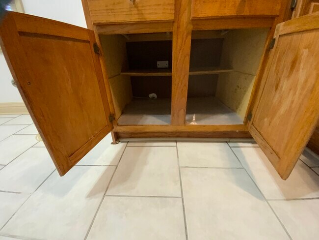 Building Photo - 1911 Ricouard Rd