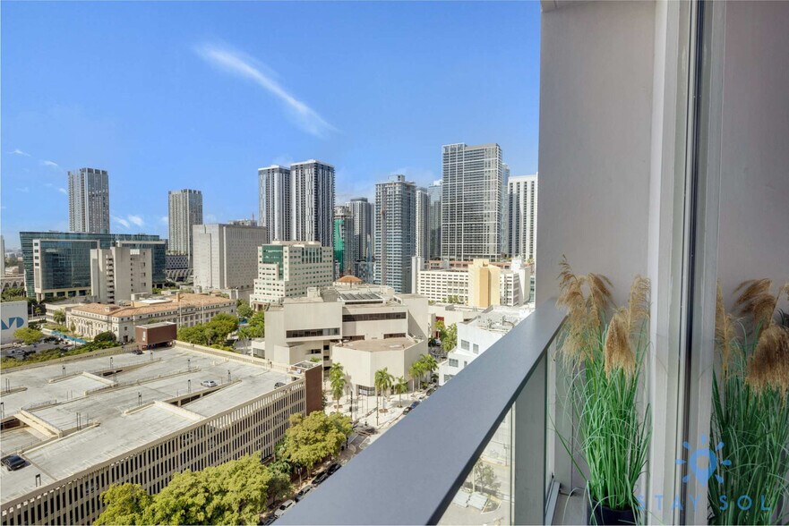 Building Photo - 227 NE 2nd St