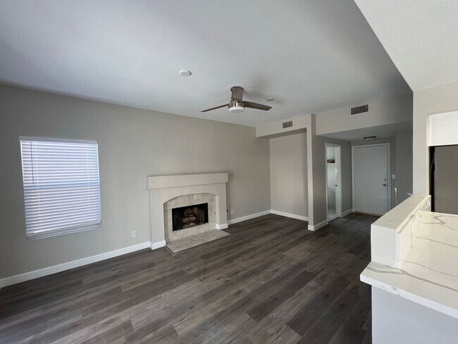 Building Photo - Newly Remodeled - Henderson