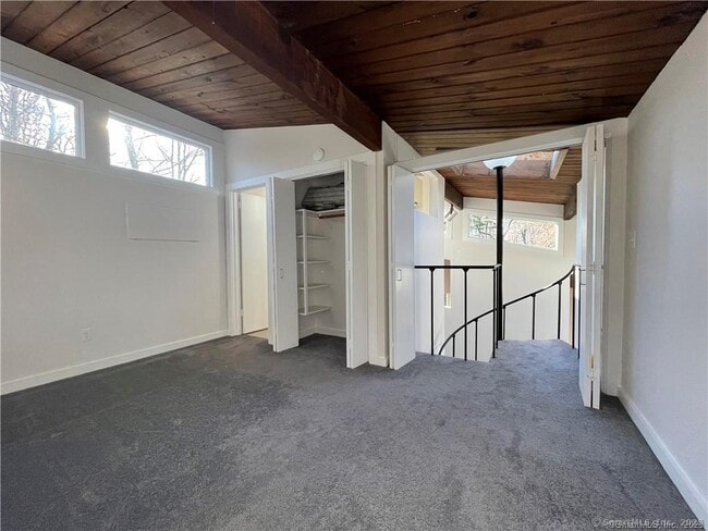 Building Photo - 860 Oakwood Rd
