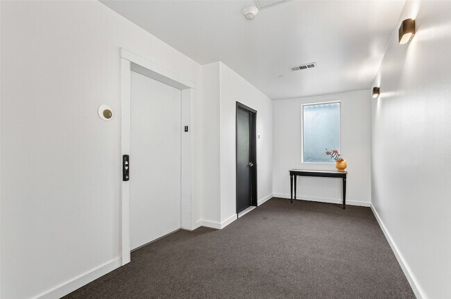 Building Photo - 3015 Bryan St