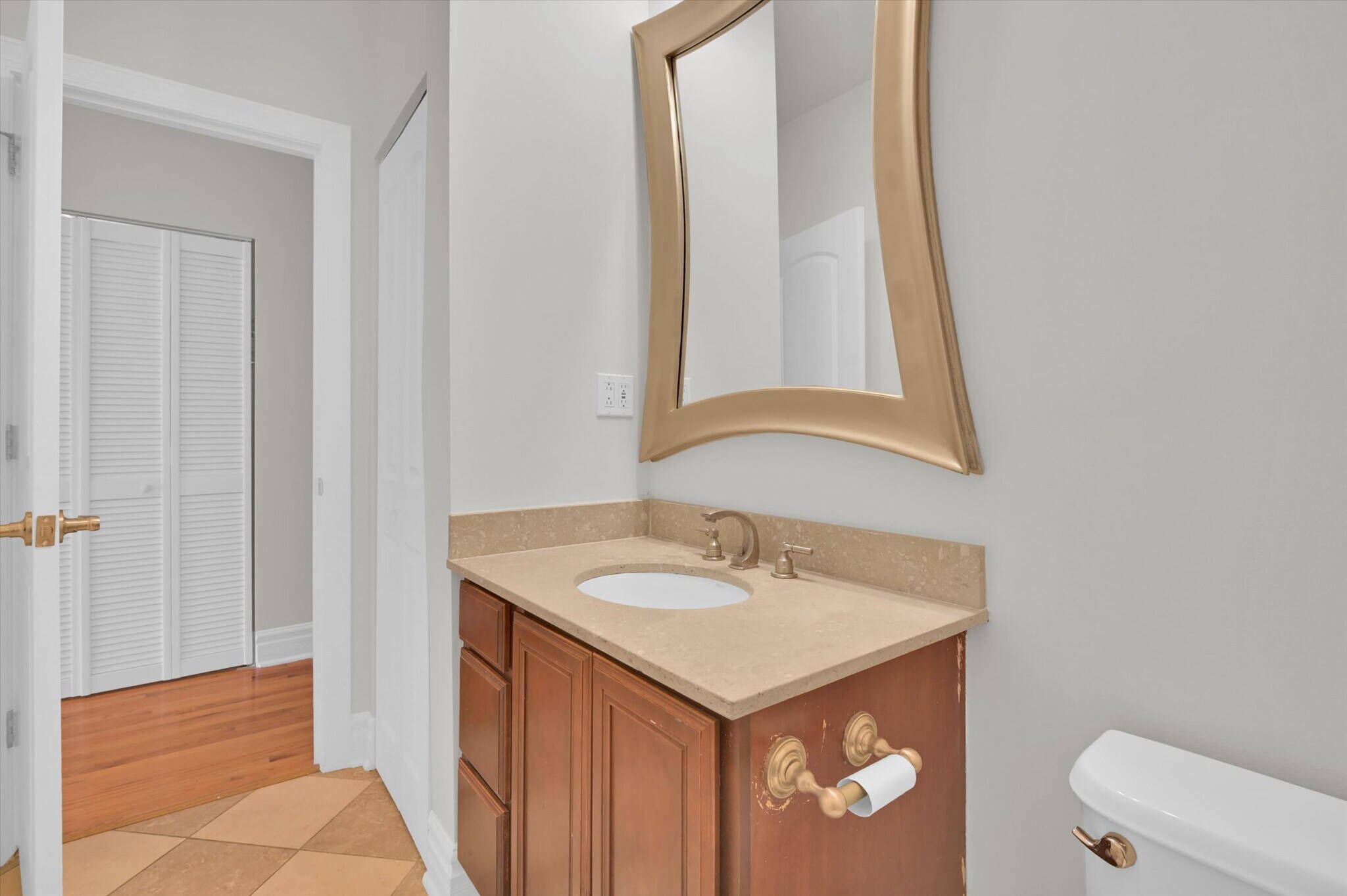 Building Photo - 4856 S Prairie Ave