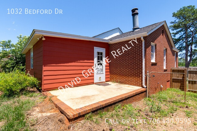 Building Photo - 1032 Bedford Dr