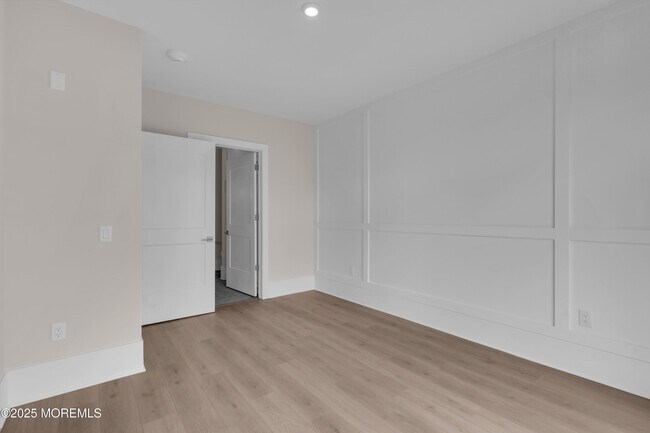 Building Photo - 218 3rd Ave