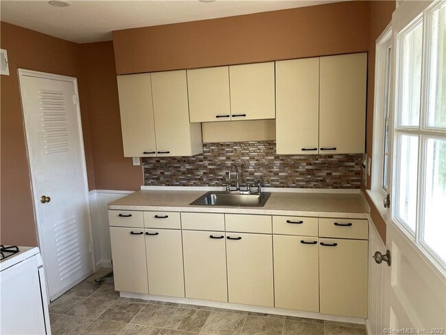 Building Photo - 213 Larkin Ct