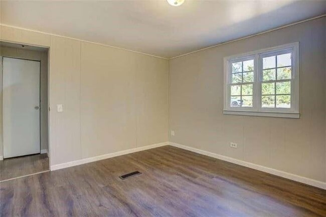 Building Photo - 201 Oglesby Bridge Rd SE