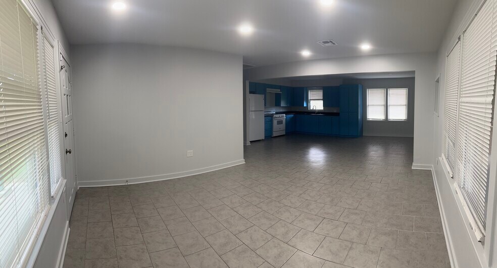 Building Photo - 729 Kenney St