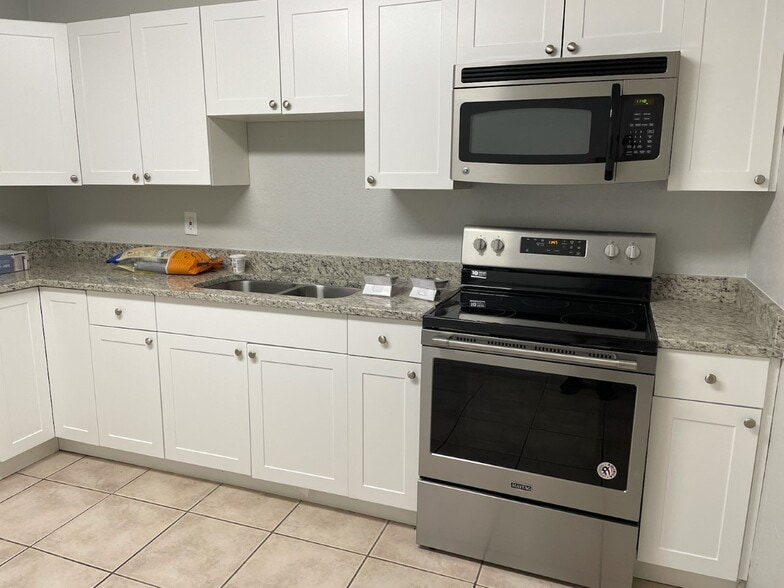 Building Photo - 9332 Sun Ct